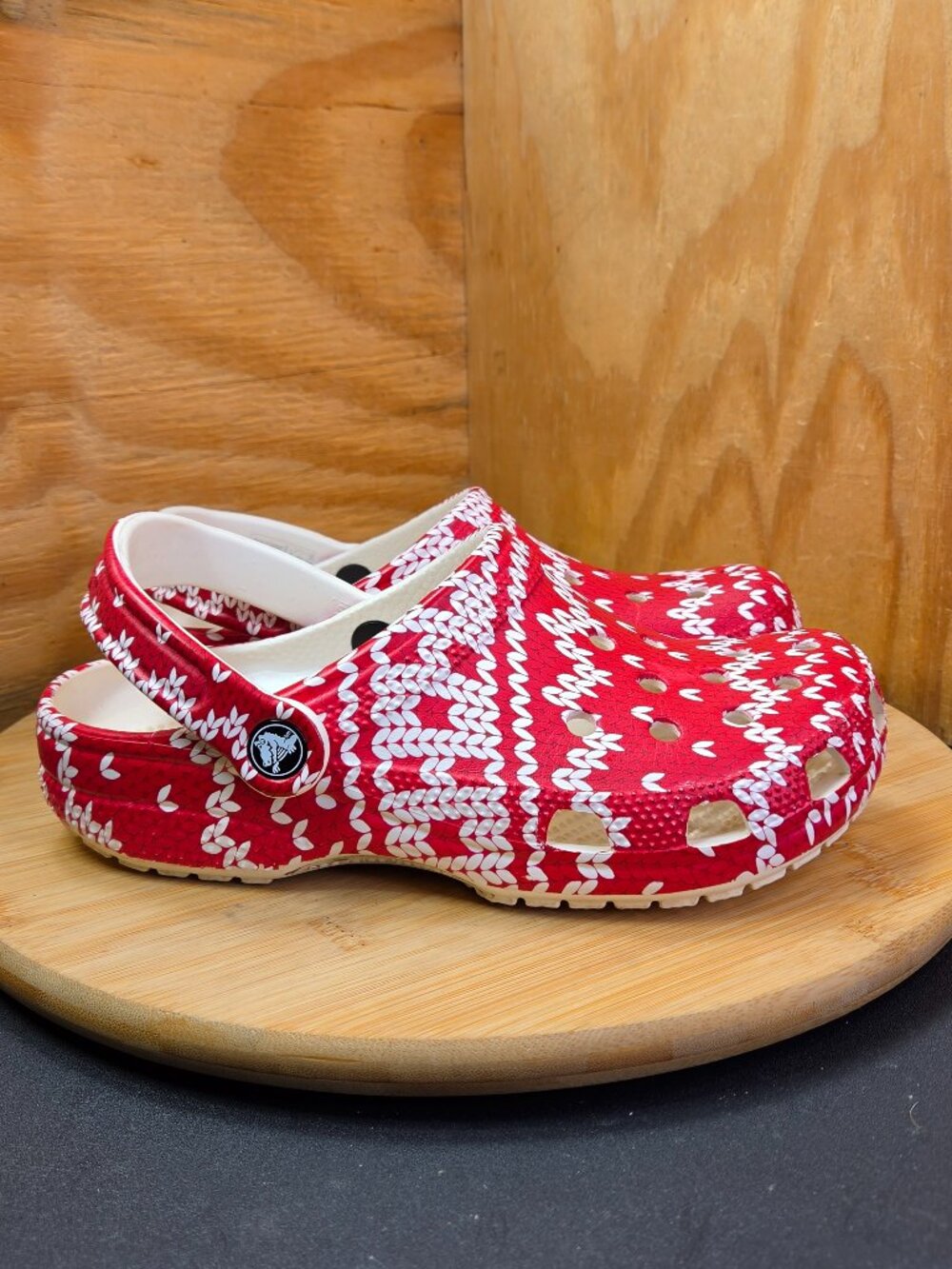 Crocs Womens Red Classic Christmas Sweater Holiday Clogs Size 7